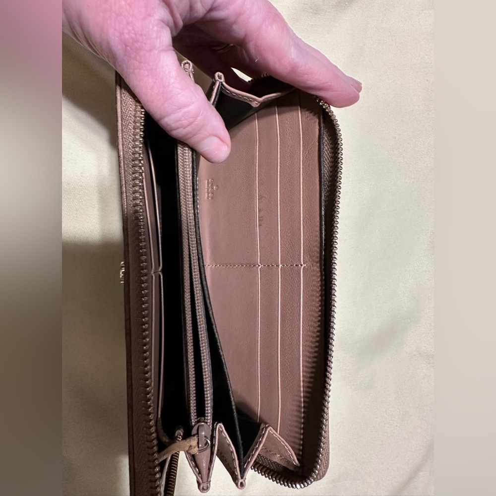 Gucci Wallet - Picture 10 of 14